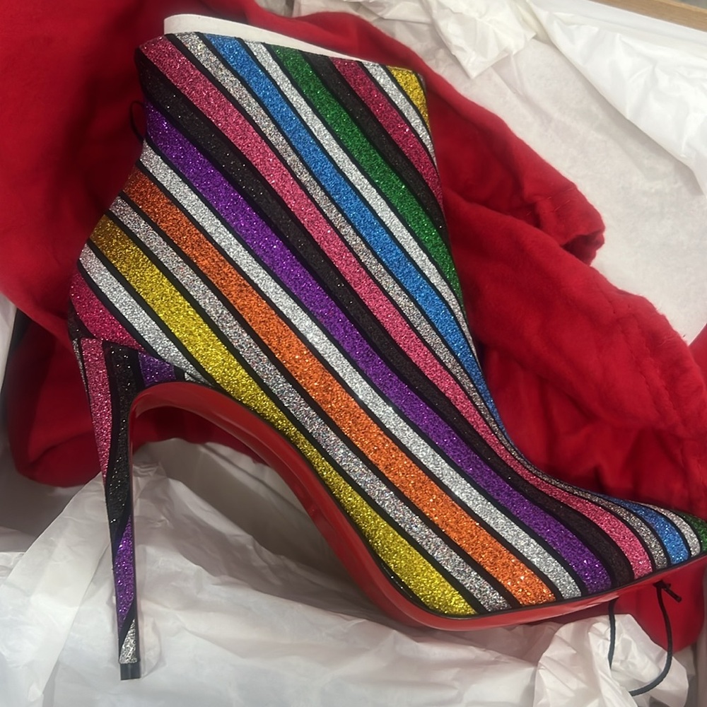 Christian Louboutin So Kate Booty